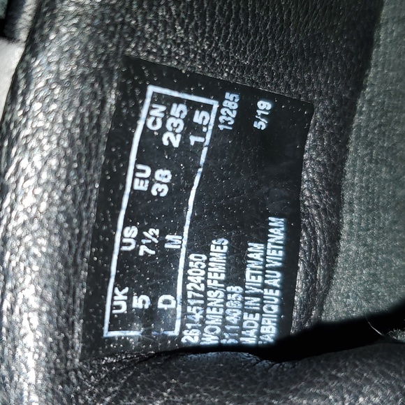 NWOT Unstructured by Clark's. Booties in Black 7.5M - Picture 8 of 15